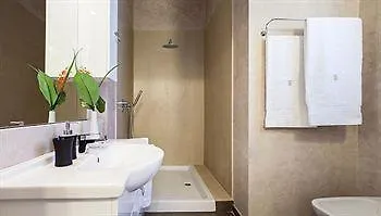Milan Royal Suites 0*,  Italia
