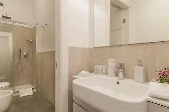 Milan Royal Suites 0*,