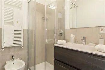 Milan Royal Suites 0*,