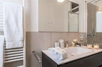 Milan Royal Suites מלון