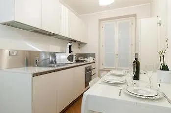 Milan Royal Suites מלון