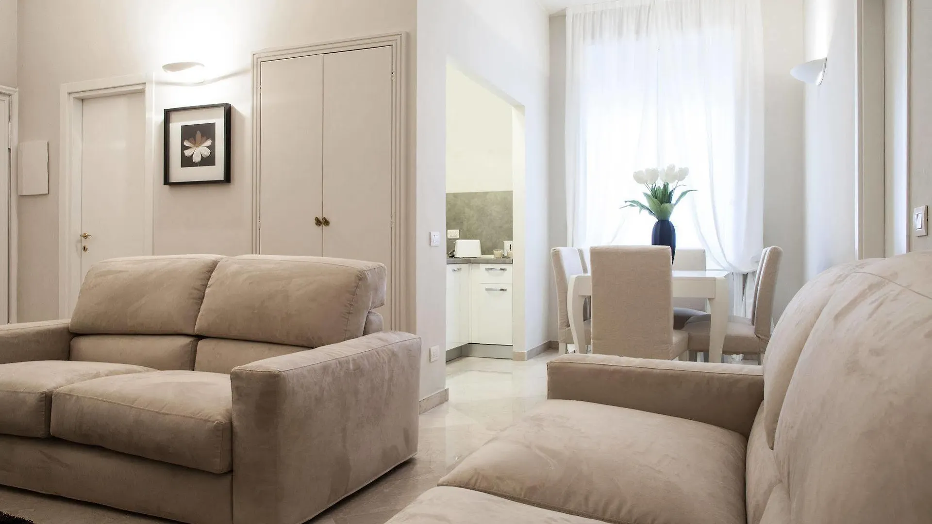 Milan Royal Suites 0*,  איטליה