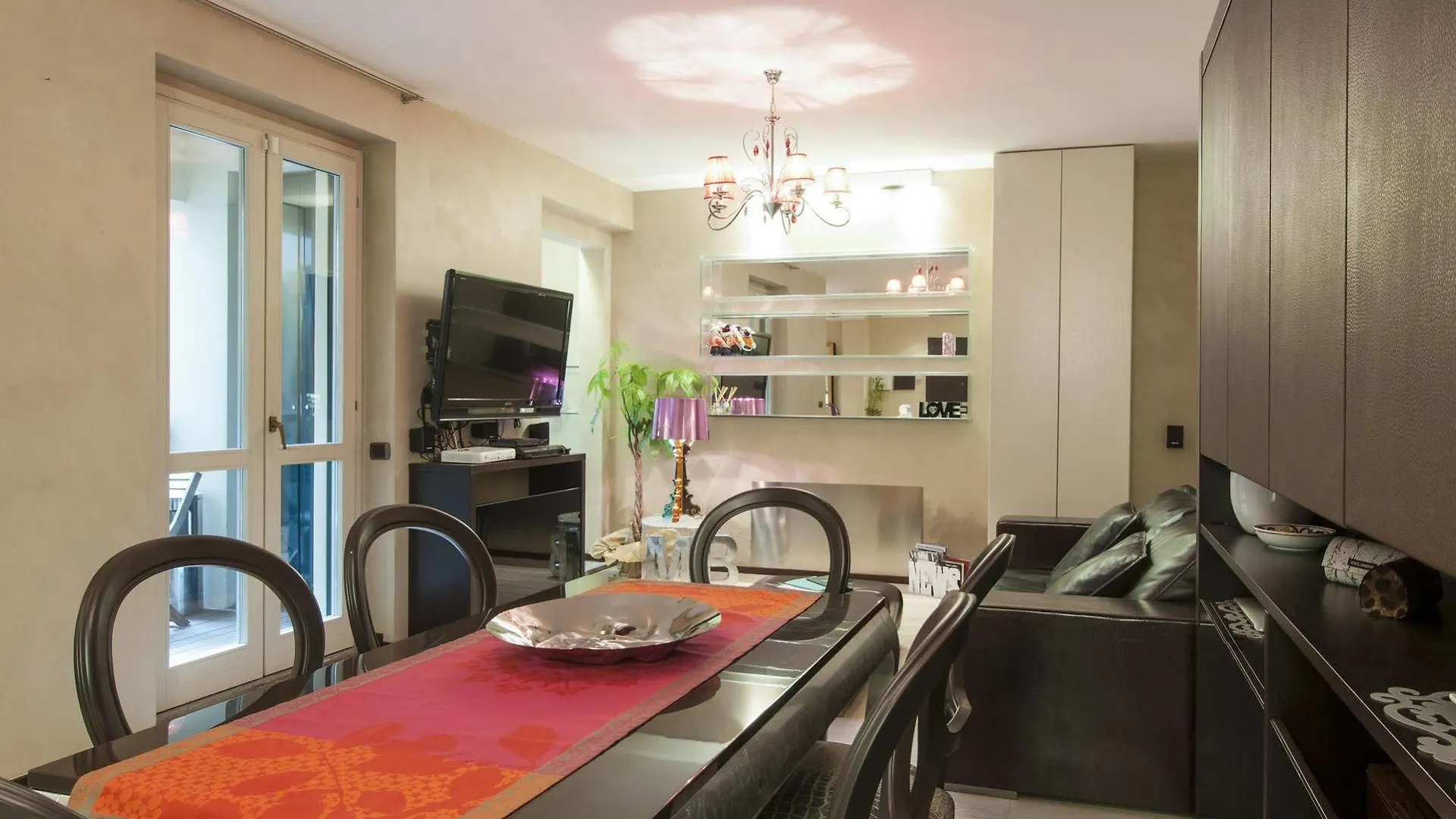Milan Royal Suites 0*,