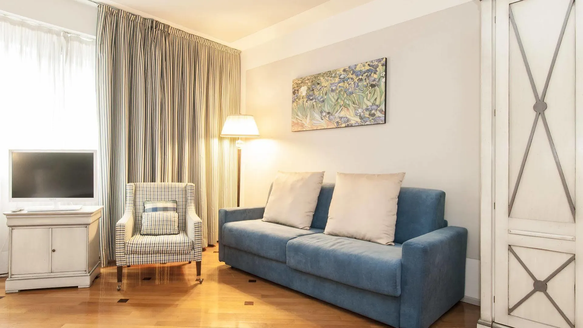 Milan Royal Suites 0*,  איטליה